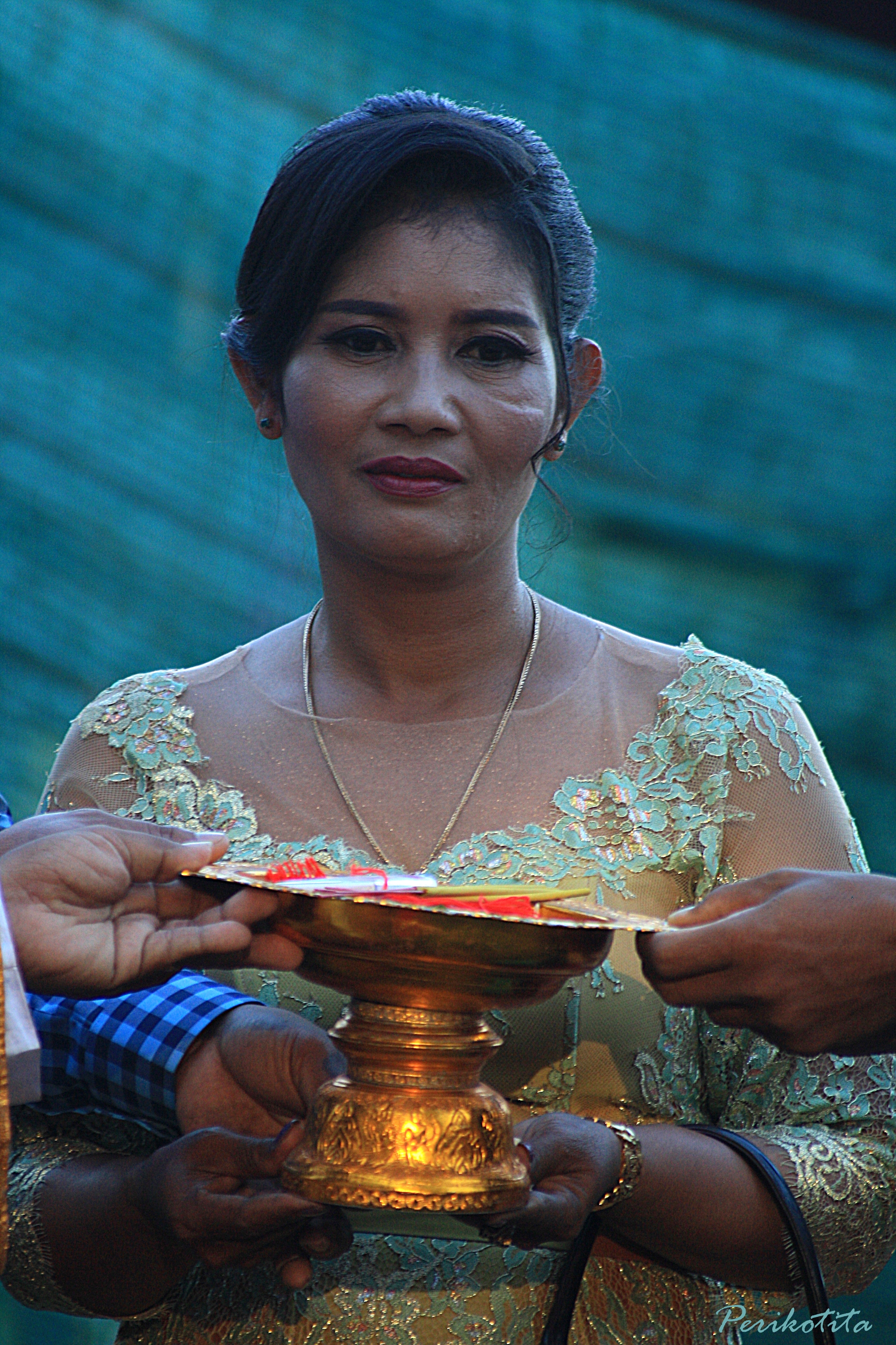 Madre novia ofrenda